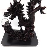 Čínsky drak so sklenenou guľou