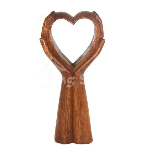 Srdce v rukách, drevo výška 24 cm