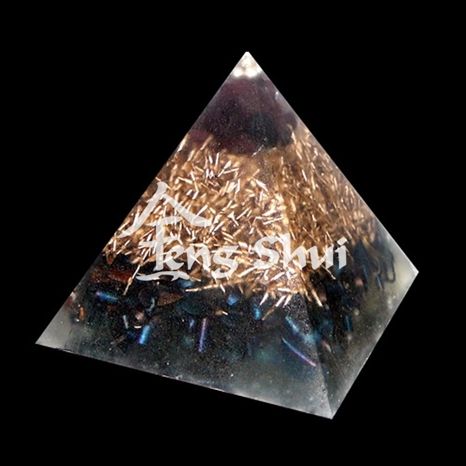Orgonitová pyramída Granát 4.8 cm